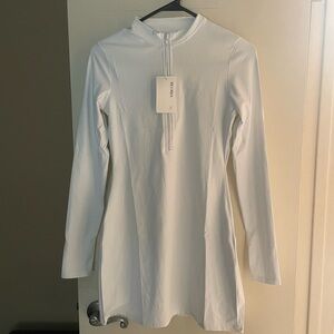 White fitted dress with zipper